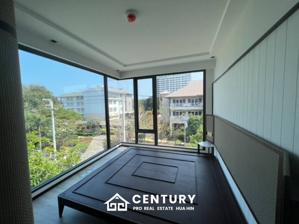 INTERCONTINENTAL RESIDENCES : Luxury 3 Bed Beachfront condo