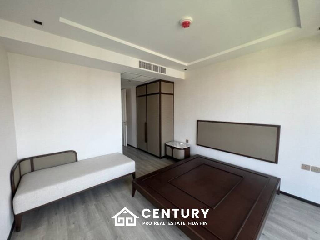 INTERCONTINENTAL RESIDENCES : Luxury 3 Bed Beachfront condo