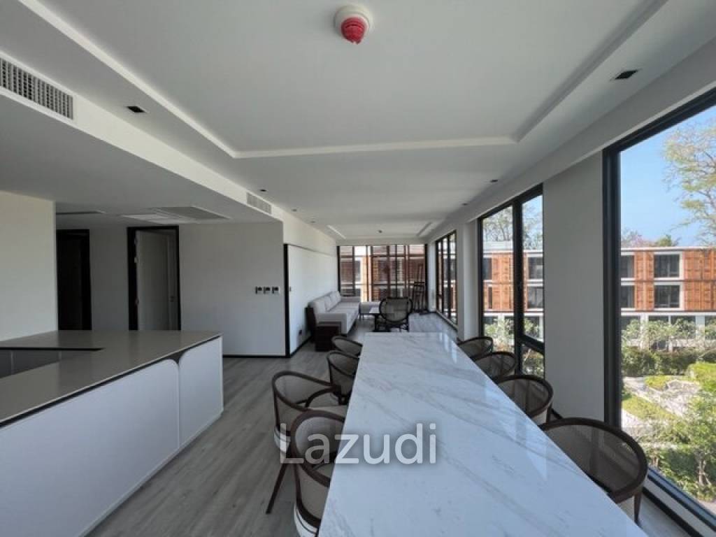 INTERCONTINENTAL RESIDENCES : Luxury 3 Bed Beachfront condo