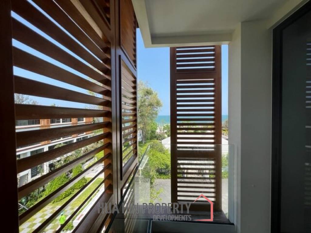 INTERCONTINENTAL RESIDENCES : Luxury 3 Bed Beachfront condo