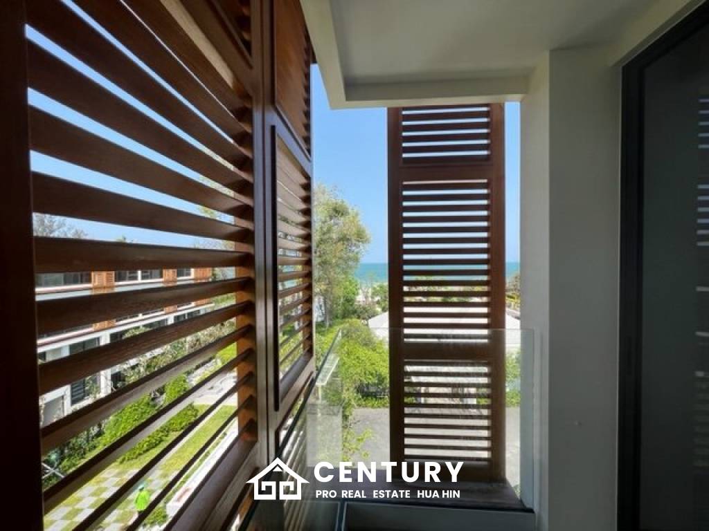 INTERCONTINENTAL RESIDENCES : Luxury 3 Bed Beachfront condo