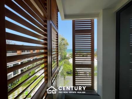 INTERCONTINENTAL RESIDENCES : Luxury 3 Bed Beachfront condo