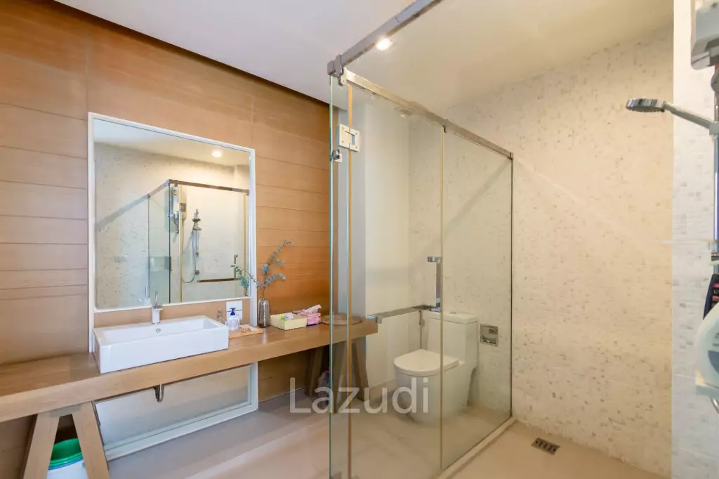 OCAS HUA HIN CONDOMINIUM : 3 bed beach front condo