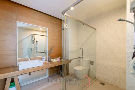 OCAS HUA HIN CONDOMINIUM : 3 bed beach front condo