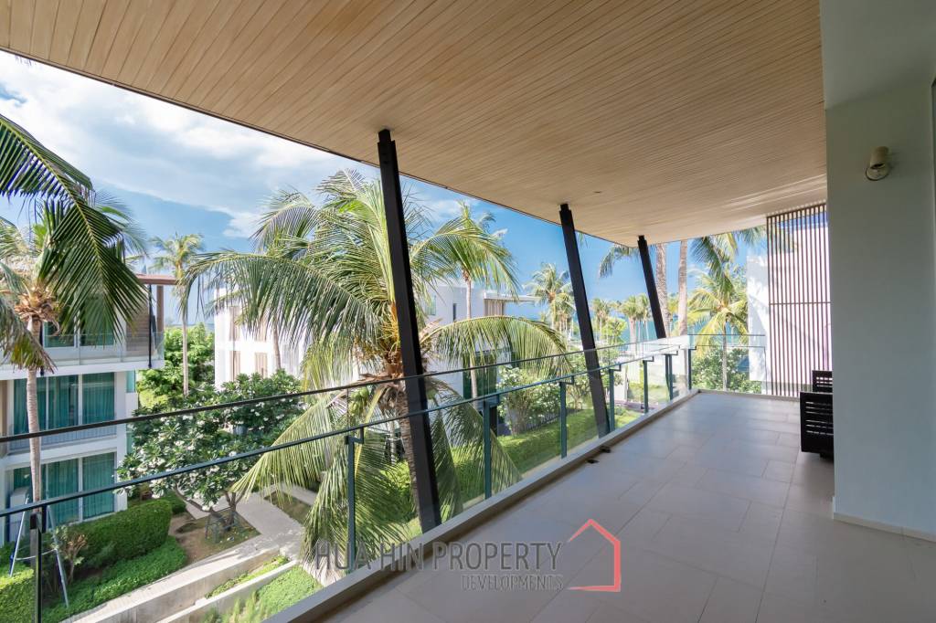OCAS HUA HIN CONDOMINIUM : 3 bed beach front condo
