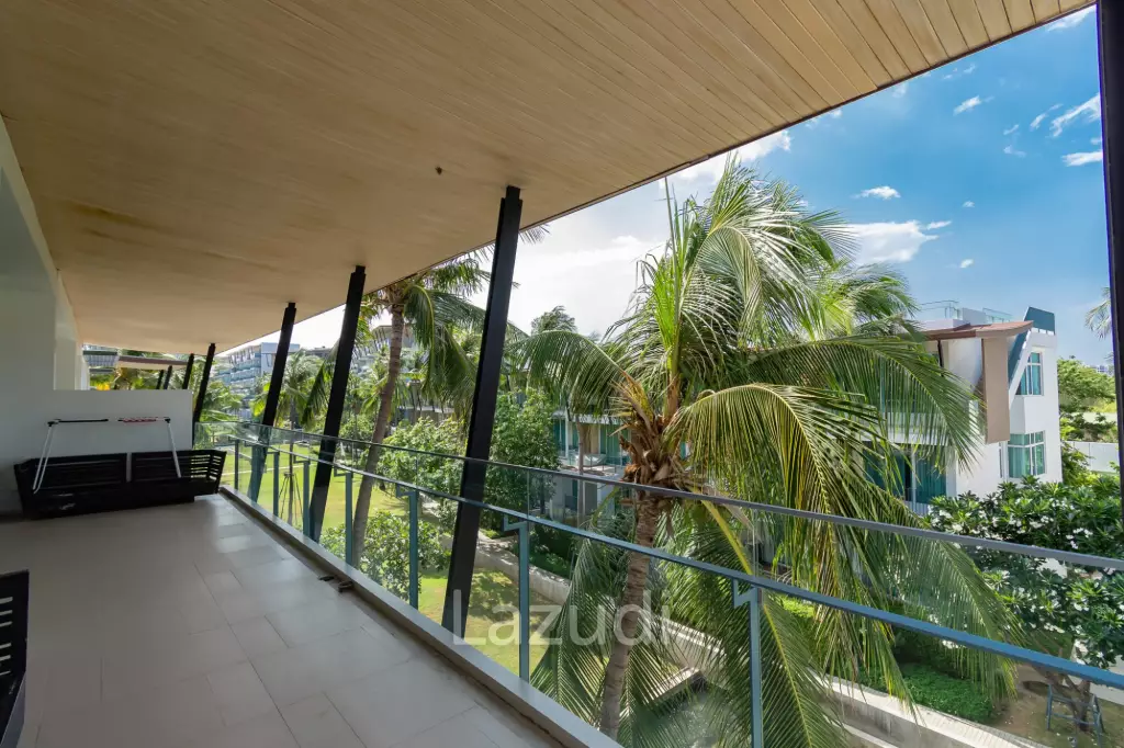 OCAS HUA HIN CONDOMINIUM : 3 bed beach front condo