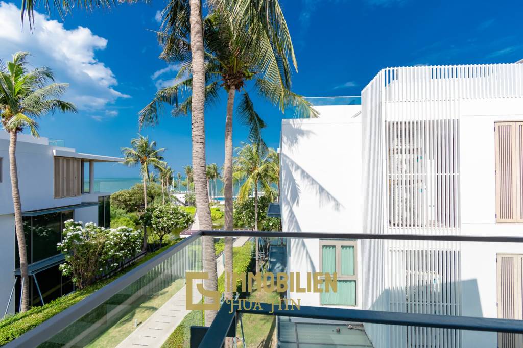 OCAS HUA HIN CONDOMINIUM : 3 bed beach front condo