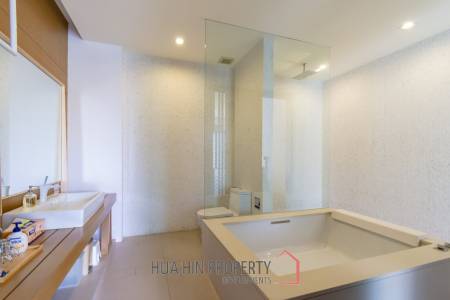 OCAS HUA HIN CONDOMINIUM : 3 bed beach front condo
