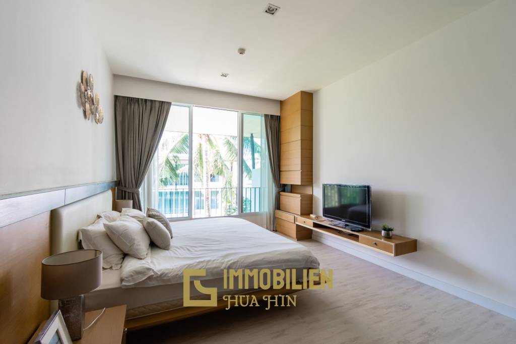 OCAS HUA HIN CONDOMINIUM : 3 bed beach front condo