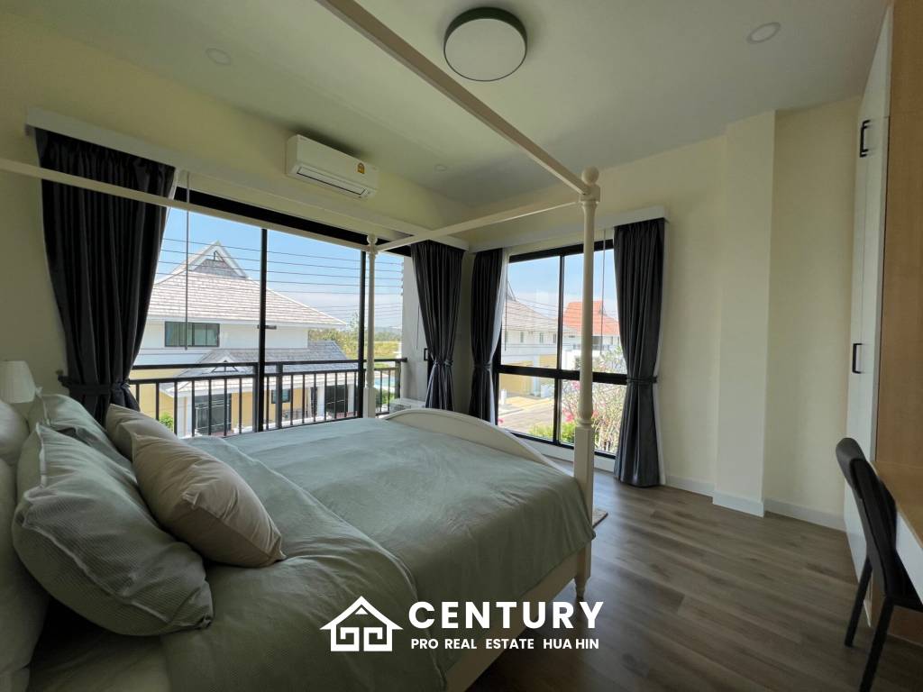 290 sqm modern pool villa in Amity Lakes Hua Hin