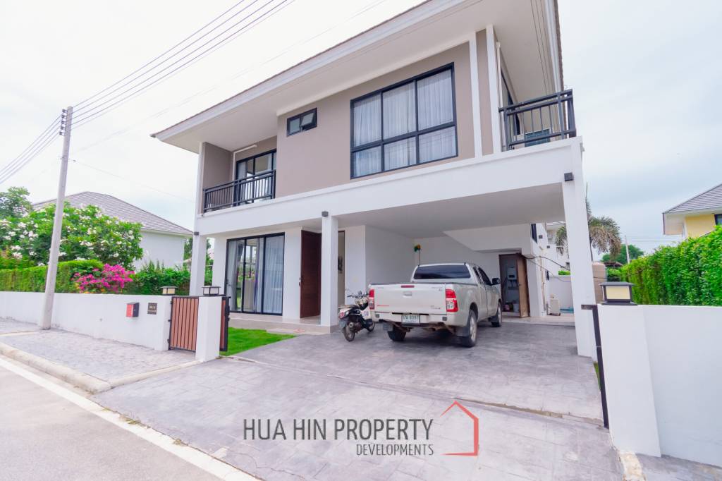 290 sqm modern pool villa in Amity Lakes Hua Hin