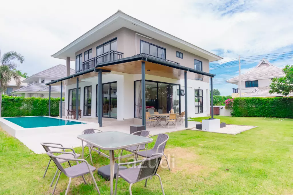 290 sqm modern pool villa in Amity Lakes Hua Hin