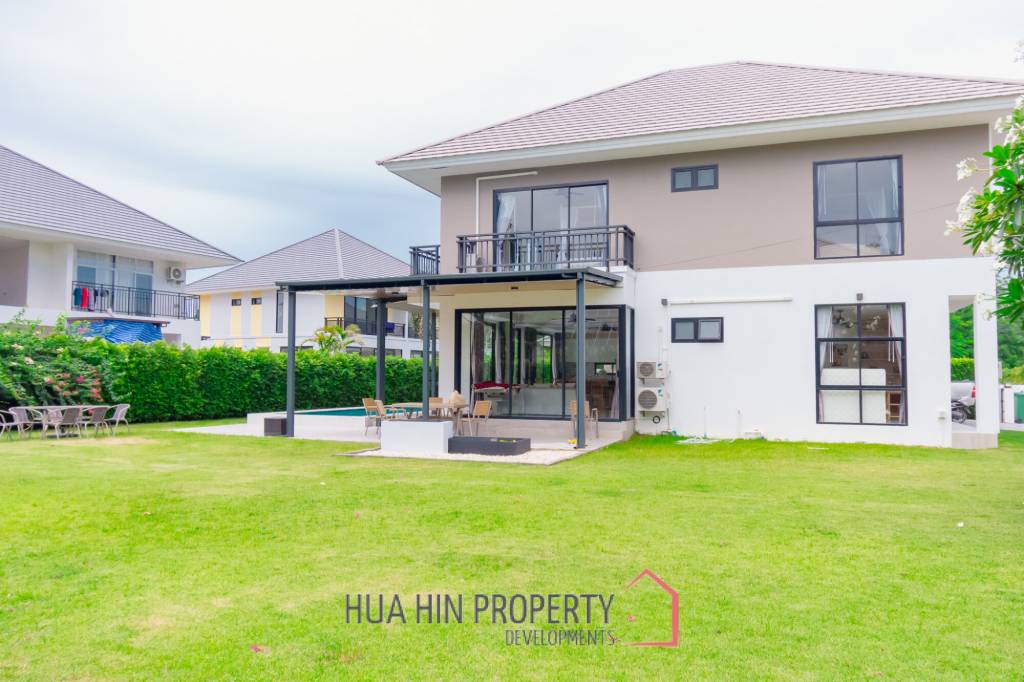 290 sqm modern pool villa in Amity Lakes Hua Hin