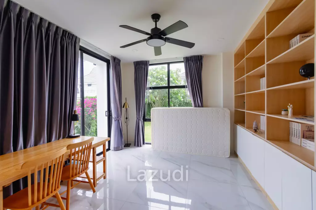 290 sqm modern pool villa in Amity Lakes Hua Hin