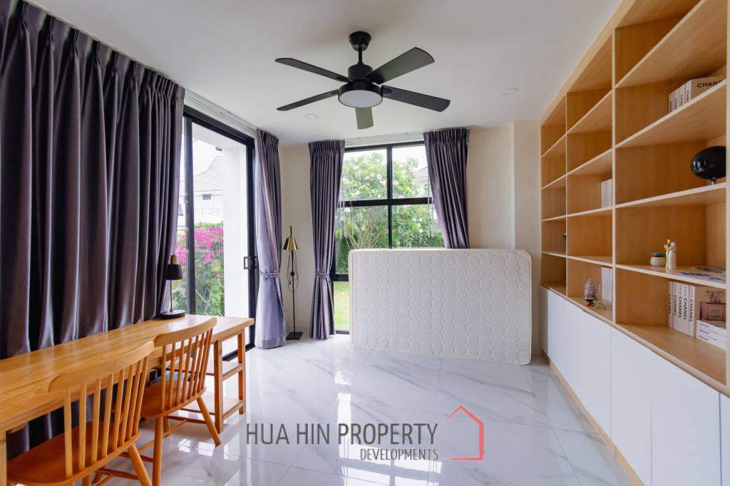 290 sqm modern pool villa in Amity Lakes Hua Hin
