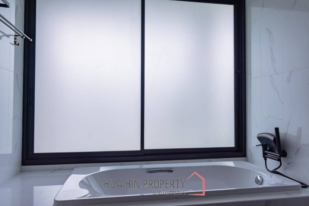 290 sqm modern pool villa in Amity Lakes Hua Hin