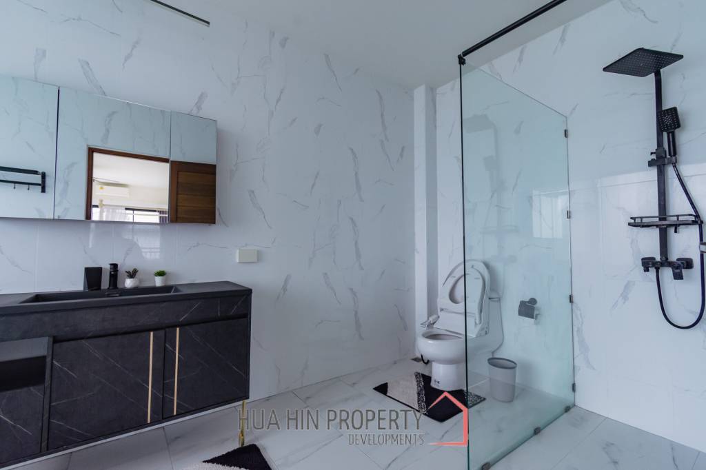 290 sqm modern pool villa in Amity Lakes Hua Hin