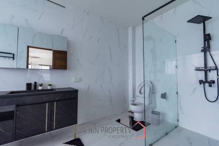 290 sqm modern pool villa in Amity Lakes Hua Hin
