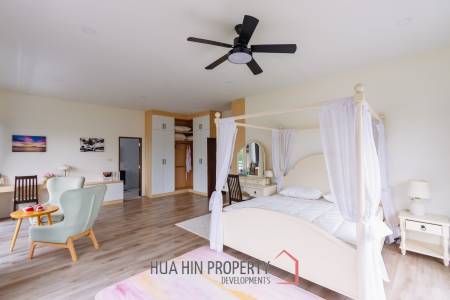 290 sqm modern pool villa in Amity Lakes Hua Hin