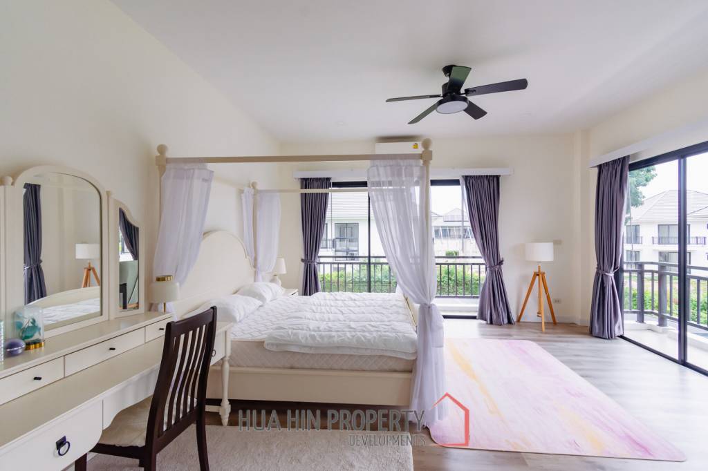 290 sqm modern pool villa in Amity Lakes Hua Hin