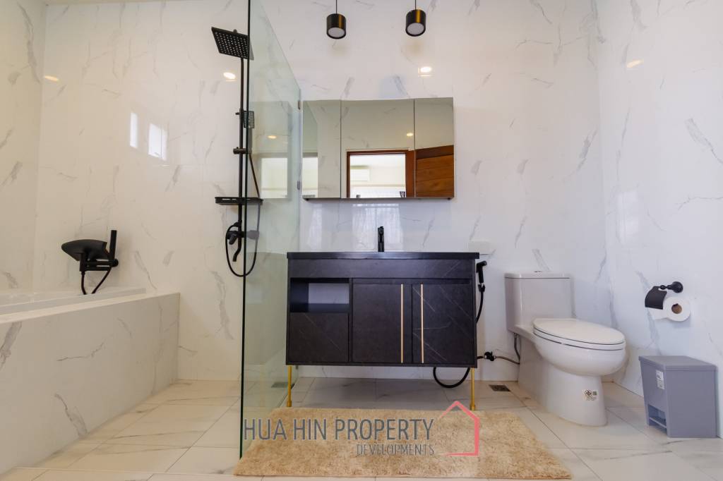 290 sqm modern pool villa in Amity Lakes Hua Hin