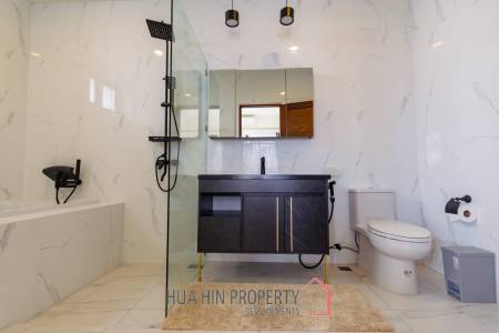 290 sqm modern pool villa in Amity Lakes Hua Hin