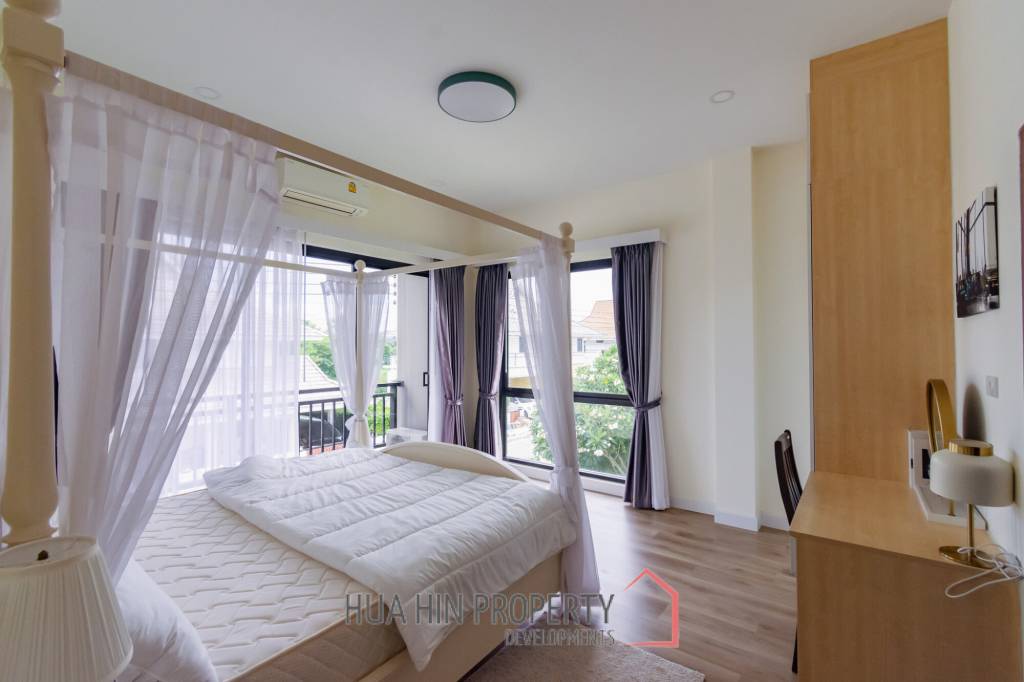 290 sqm modern pool villa in Amity Lakes Hua Hin