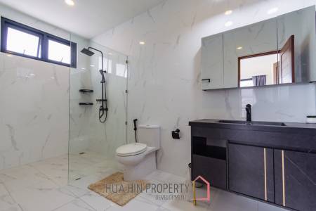 290 sqm modern pool villa in Amity Lakes Hua Hin