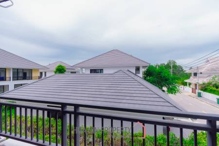 290 sqm modern pool villa in Amity Lakes Hua Hin