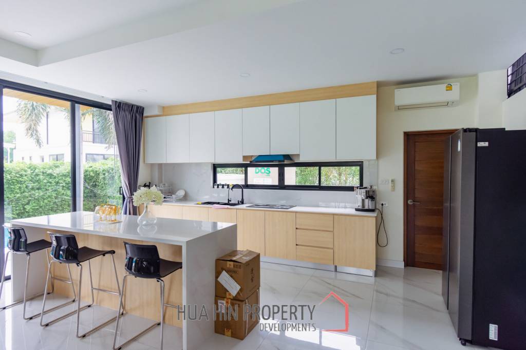 290 sqm modern pool villa in Amity Lakes Hua Hin