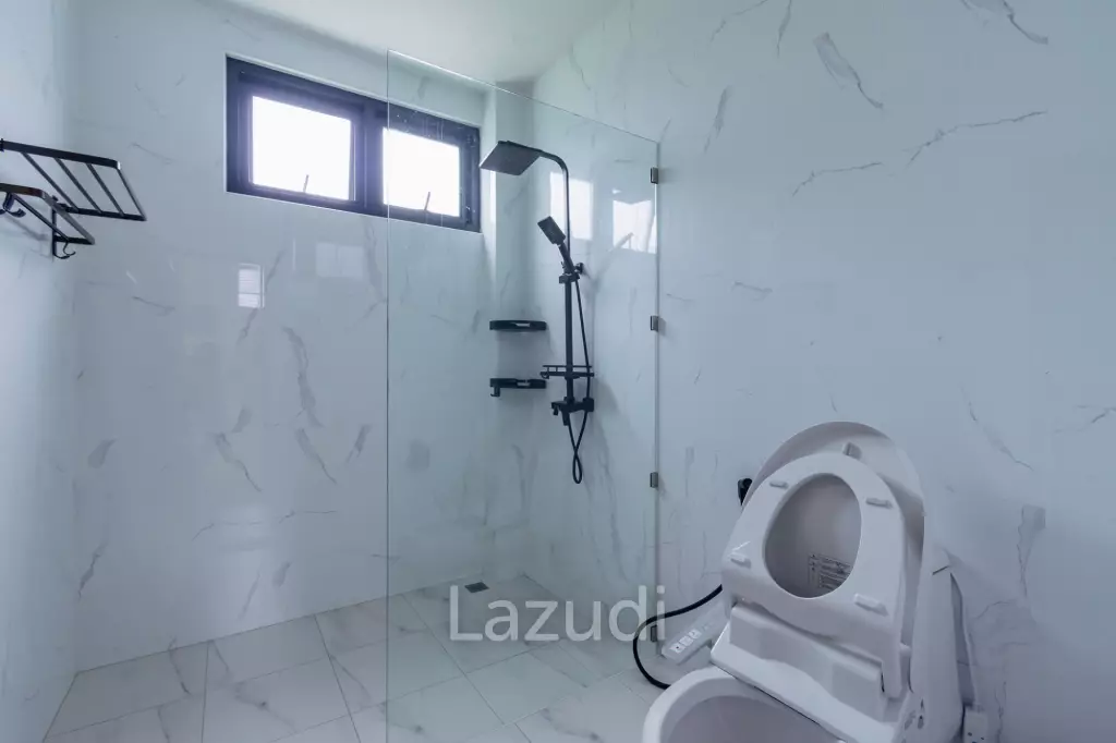 290 sqm modern pool villa in Amity Lakes Hua Hin