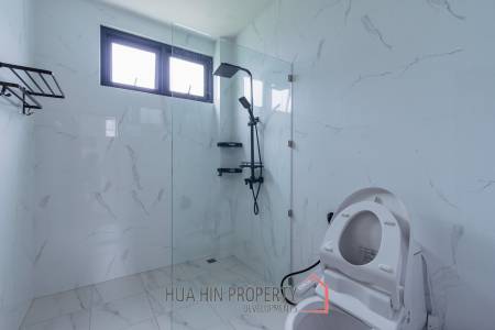 290 sqm modern pool villa in Amity Lakes Hua Hin