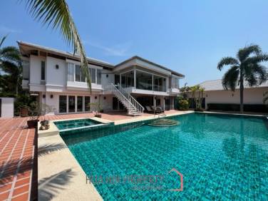 PALM HILL GOLF COURSE : 3 bed pool villa plus separate buildings that can be 2 further bedrooms