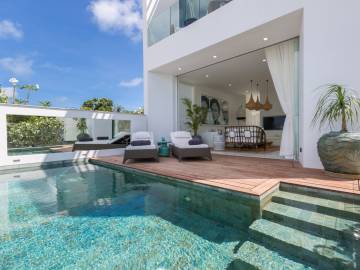 Completed Luxury Sea View Villa in Prime Area