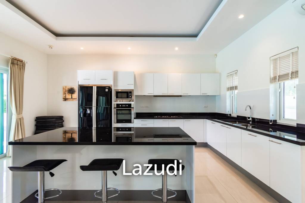 1,050 Sqm 4 Bed 4 Bath Villa For Sale