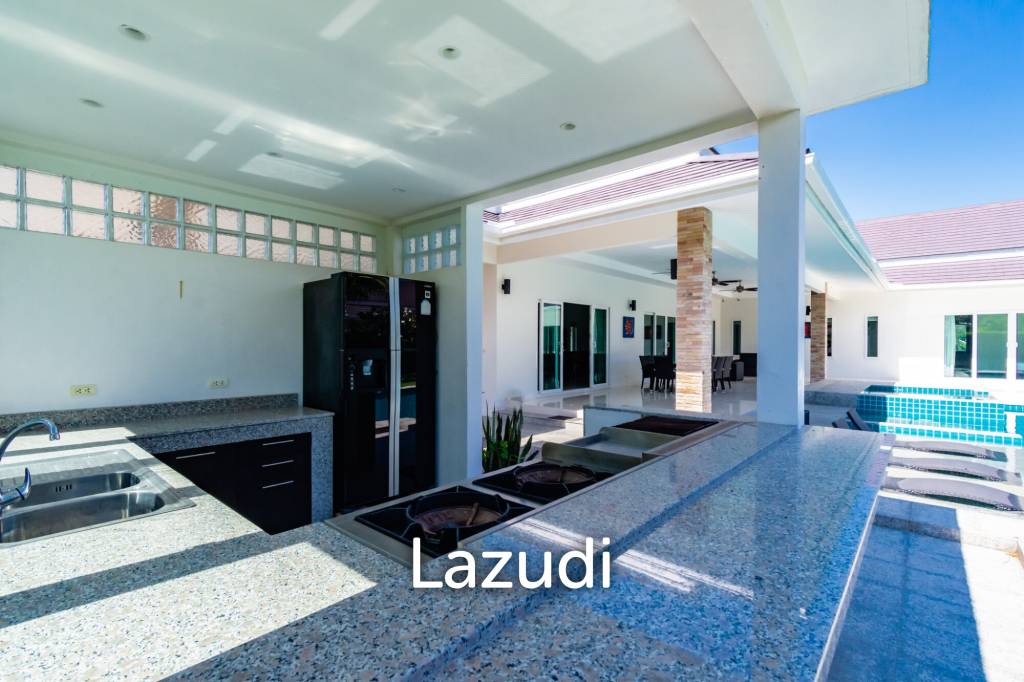 1,050 Sqm 4 Bed 4 Bath Villa For Sale