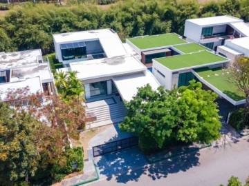 3 Bedrooms 3 Bathroom 384 Sqm. Movenpick Pool Villa Na Jomtien.