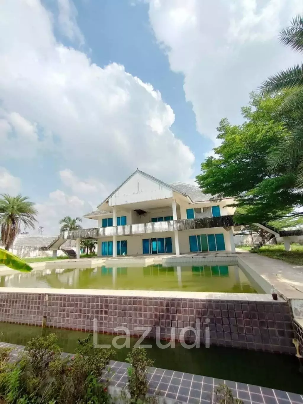 3 Bedrooms 3 Bathrooms 2,516 Sqm. Chaknok Lake Pattaya.