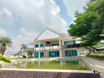 3 Bedrooms 3 Bathrooms 2,516 Sqm. Chaknok Lake Pattaya.
