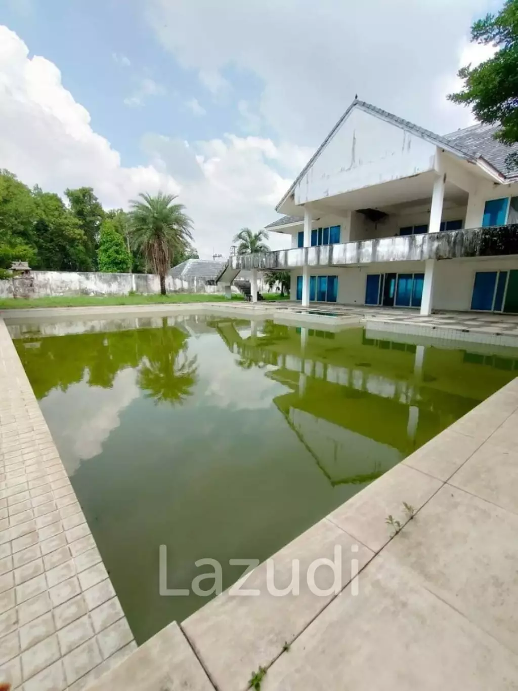 3 Bedrooms 3 Bathrooms 2,516 Sqm. Chaknok Lake Pattaya.