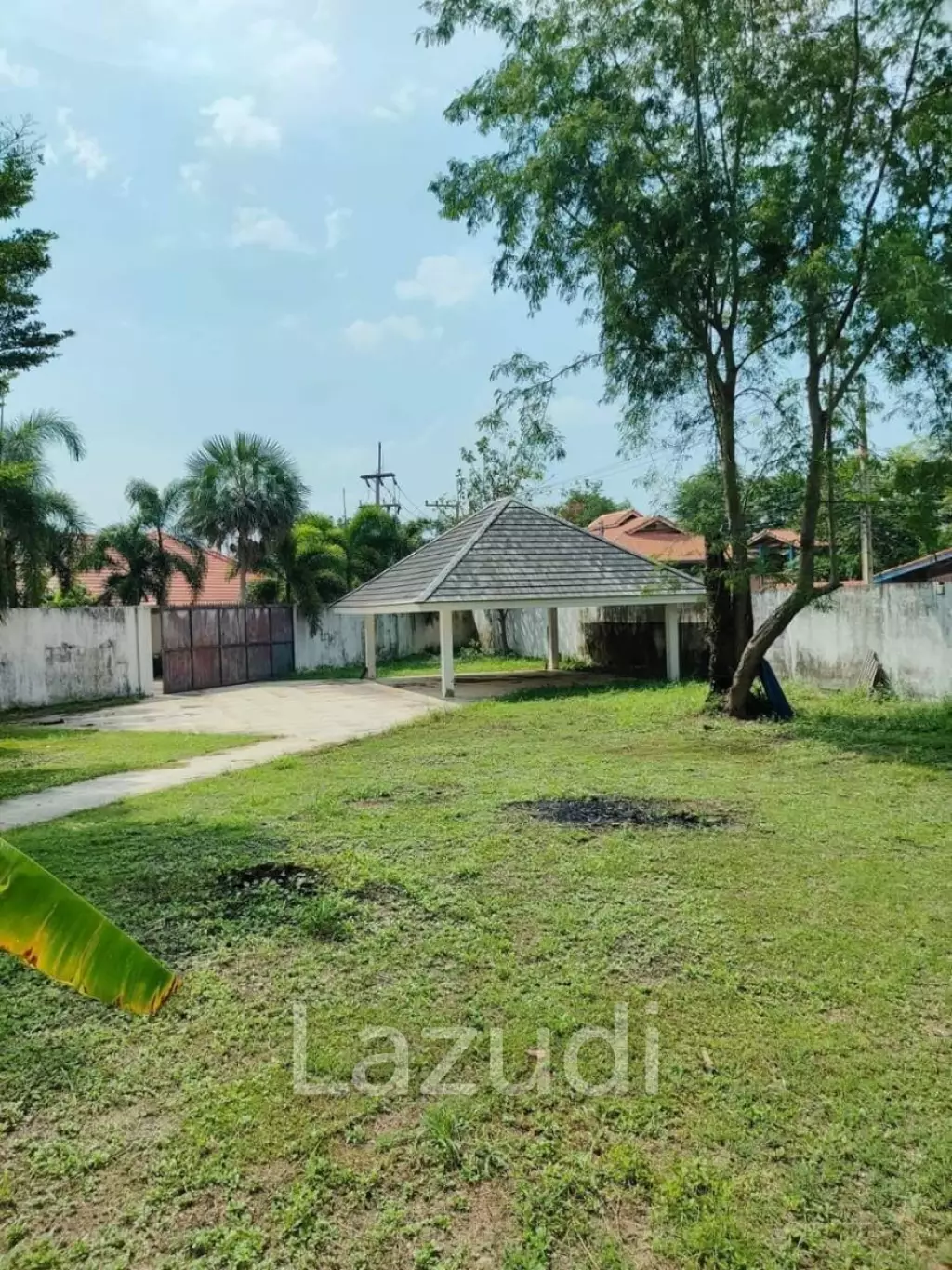 3 Bedrooms 3 Bathrooms 2,516 Sqm. Chaknok Lake Pattaya.