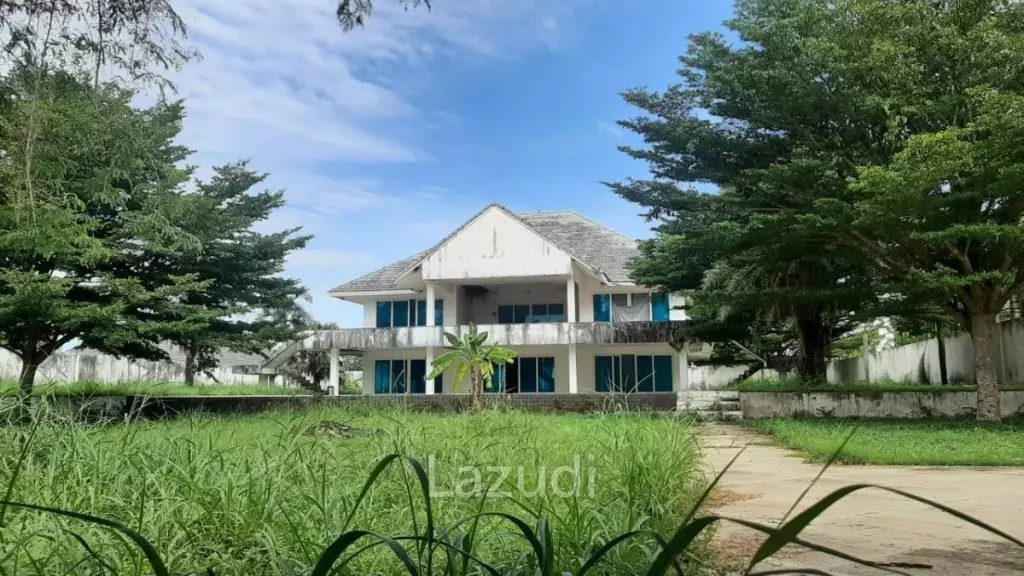 3 Bedrooms 3 Bathrooms 2,516 Sqm. Chaknok Lake Pattaya.