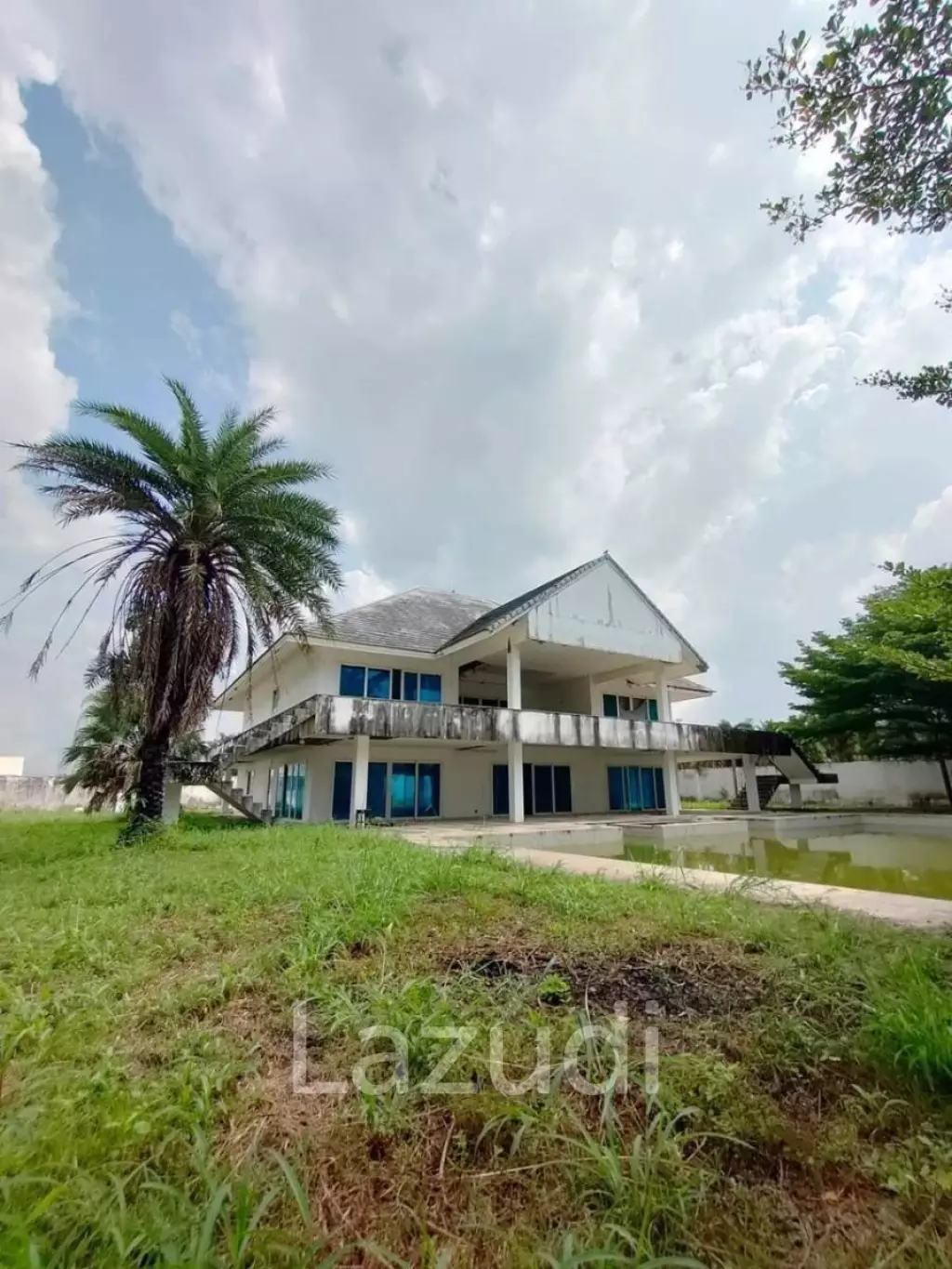 3 Bedrooms 3 Bathrooms 2,516 Sqm. Chaknok Lake Pattaya.