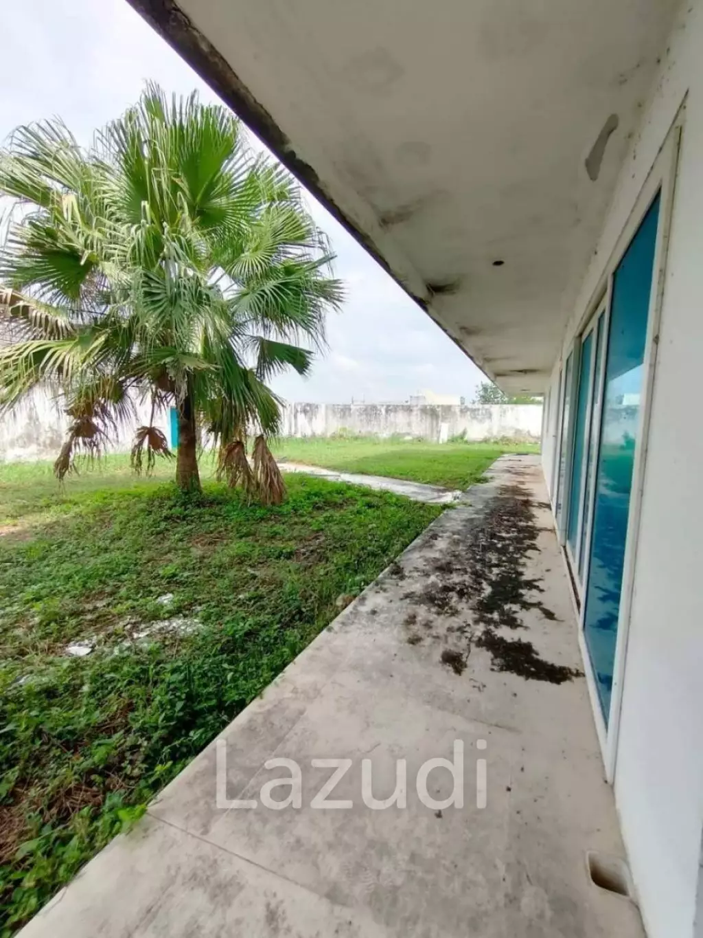 3 Bedrooms 3 Bathrooms 2,516 Sqm. Chaknok Lake Pattaya.