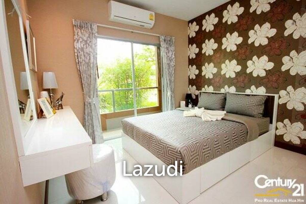 1 Bed Condo with Sea View/Close to Town