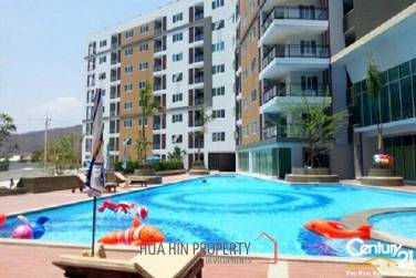 1 Bed Condo with Sea View/Close to Town