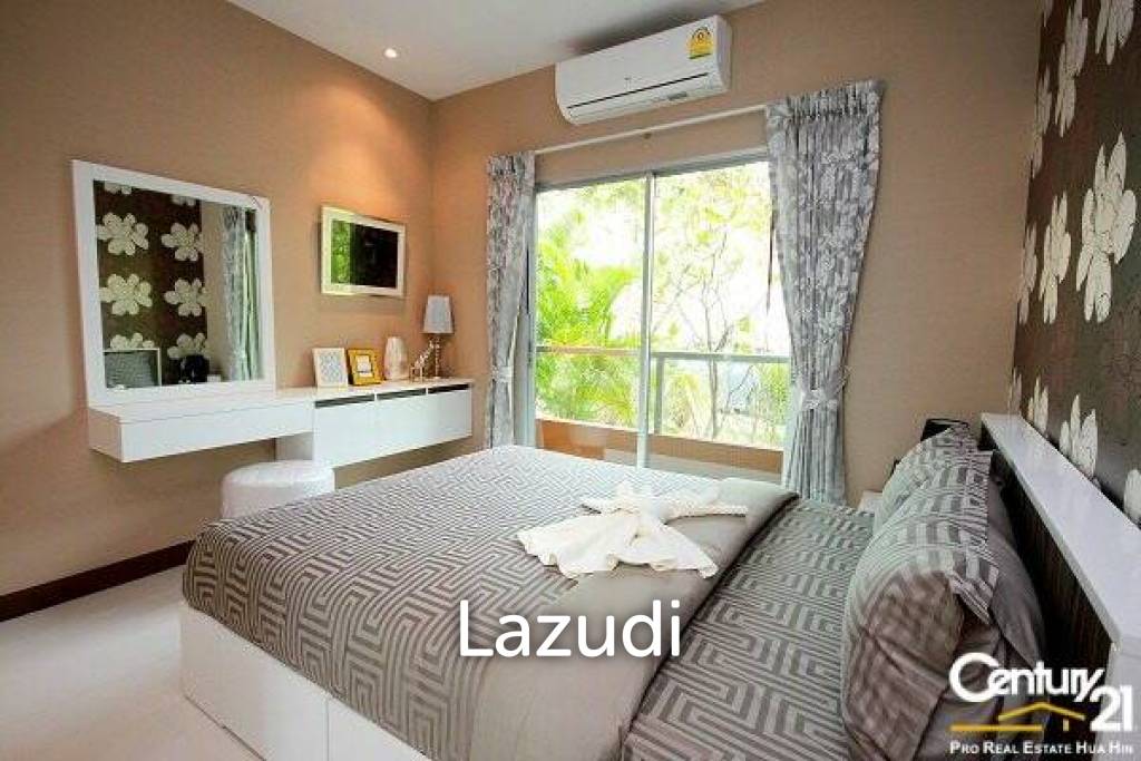 1 Bed Condo with Sea View/Close to Town