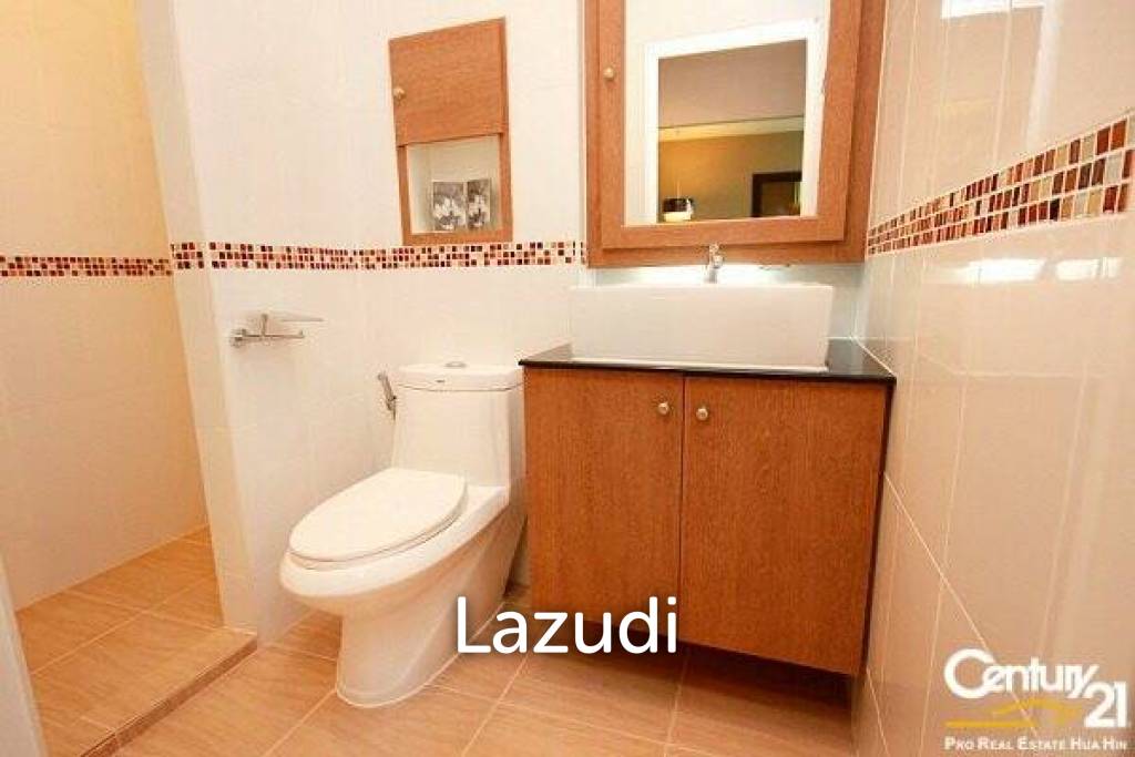 1 Bed Condo with Sea View/Close to Town