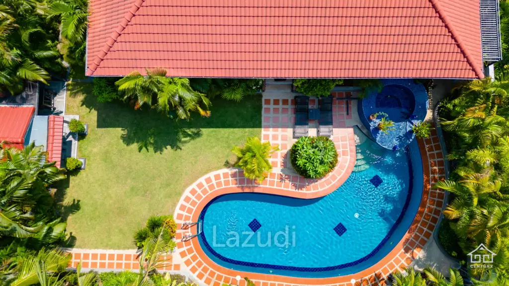 CRYSTAL VIEW :  Stunning 3 Bed Pool Villa near town