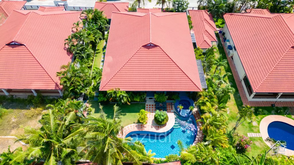 CRYSTAL VIEW :  Stunning 3 Bed Pool Villa near town
